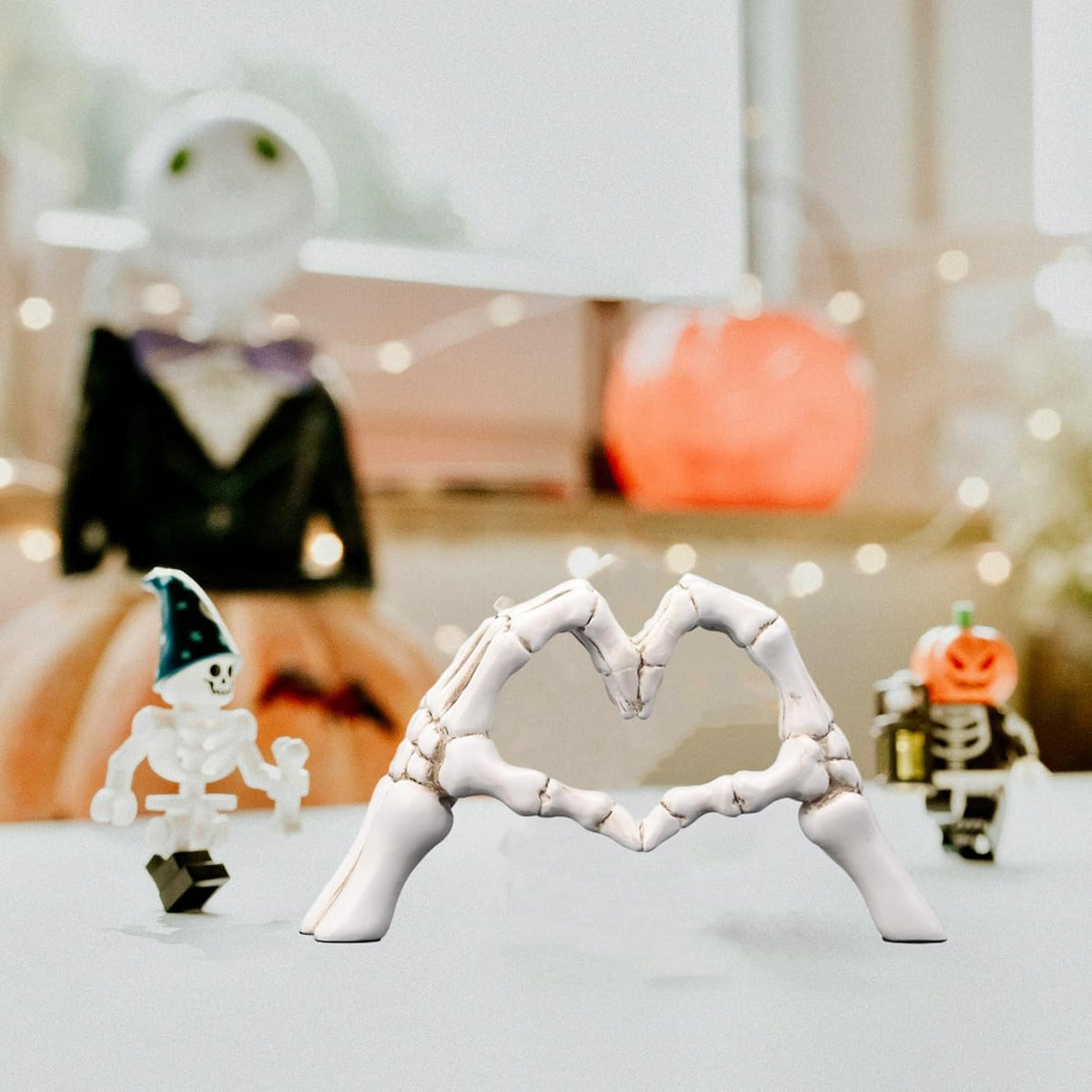 White Halloween Heart Hands Sculpture, Resin Abstract Skeleton Statue Love Ornaments, Heart Shape Finger Gesture Figurines for Shelf Home Desktop Decoration