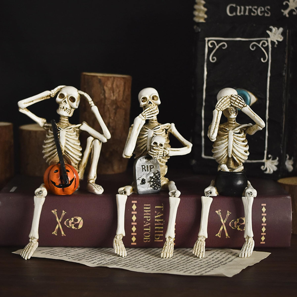 White Halloween Heart Hands Sculpture, Resin Abstract Skeleton Statue Love Ornaments, Heart Shape Finger Gesture Figurines for Shelf Home Desktop Decoration