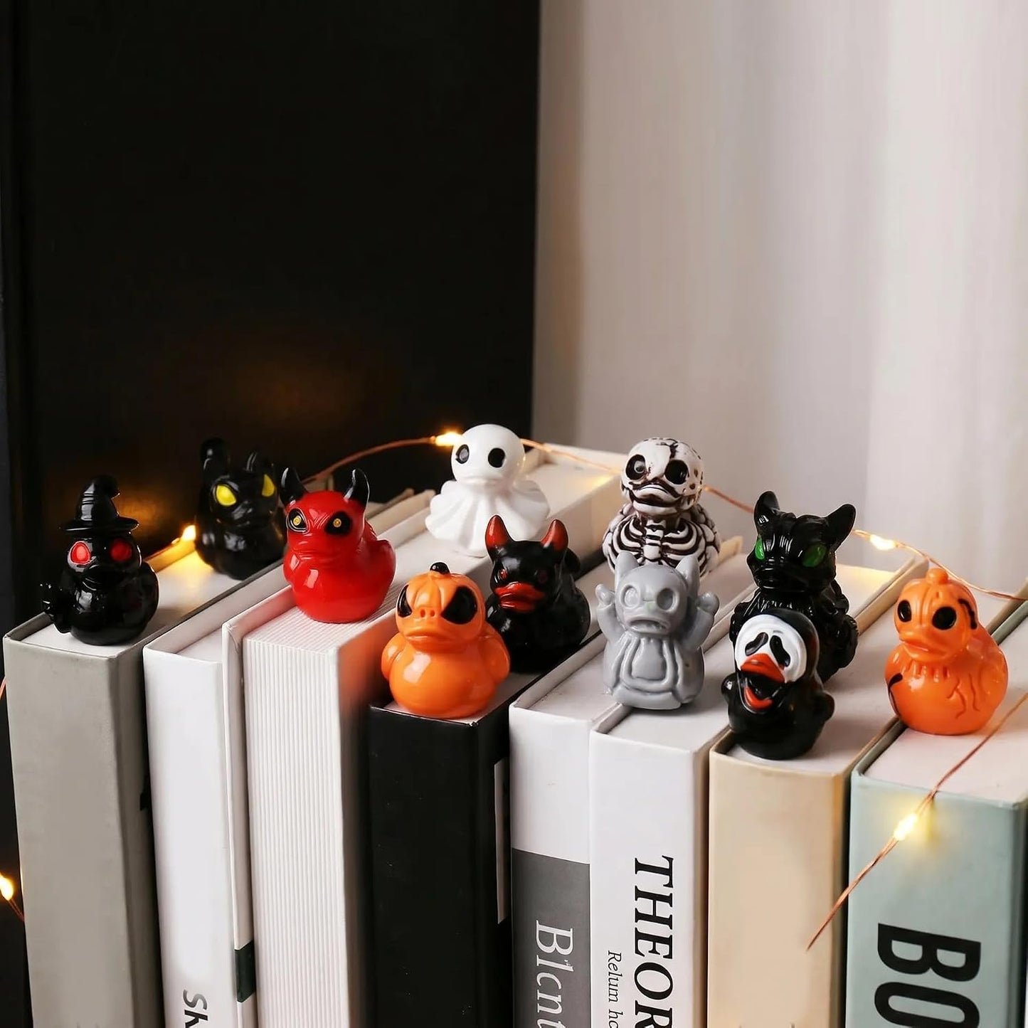Mini Devil Ghost Skull Resin Ducks – Cute Spooky Desktop Decor, Creative Mini Garden Ornament, Halloween Christmas Party Gift (20)