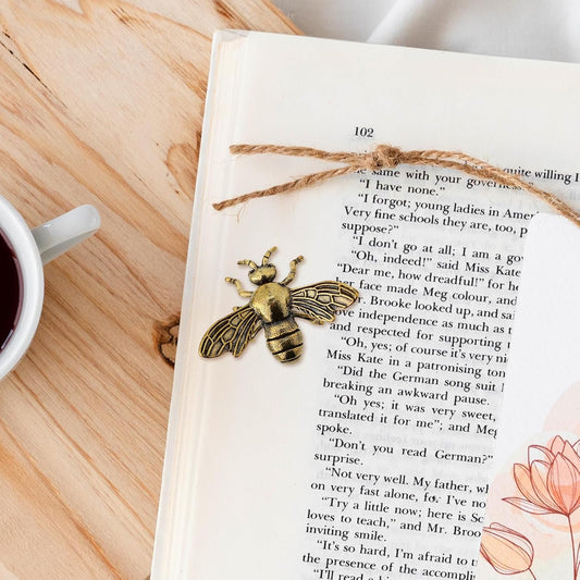 TOYANDONA 3pcs Small Bee Decor Resin Bee Figurines Desktop Ornament with Flat Bottom Mini Tabletop Decor for Home Office Shelf and Decorations for Home